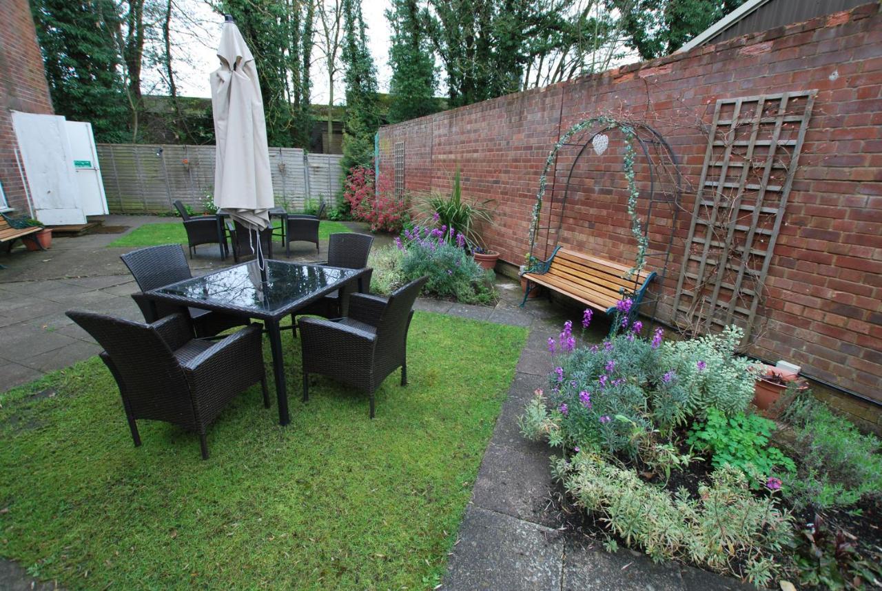 The Bridge Hotel Thrapston  Exteriör bild